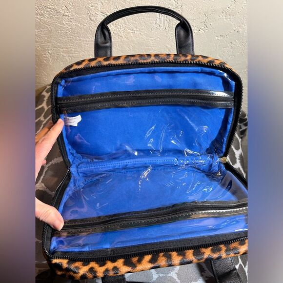 Cosmetic bag, NWT Nicole Miller leopard print w gorgeous cobalt blue lining-gift - Picture 4 of 5